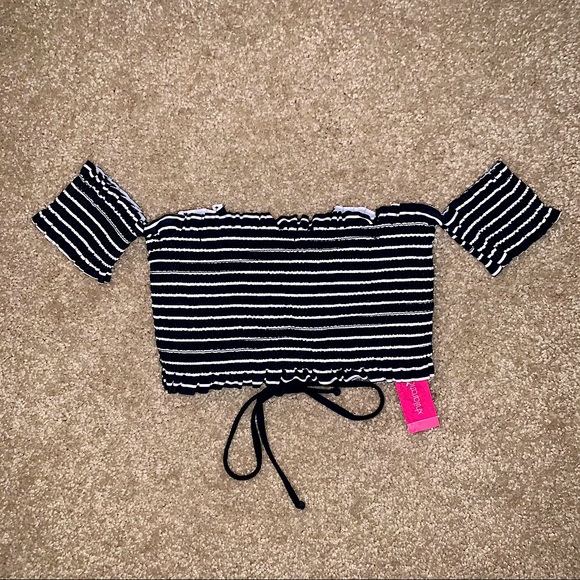 Xhilaration Other - Xhilaration Smocked Underwire Bikini Top Medium NWT